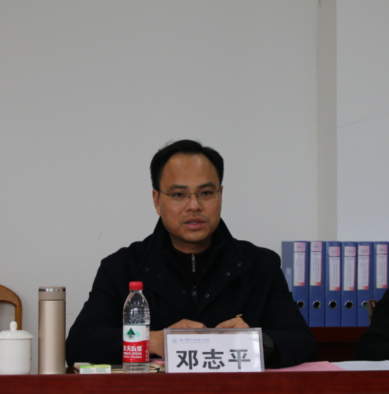 校党委副书记,纪委书记,副校长邓志平致辞