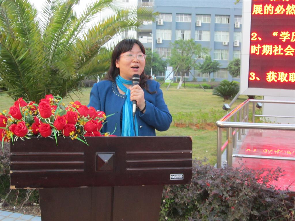 外语系主任蔡马兰老师致开幕辞